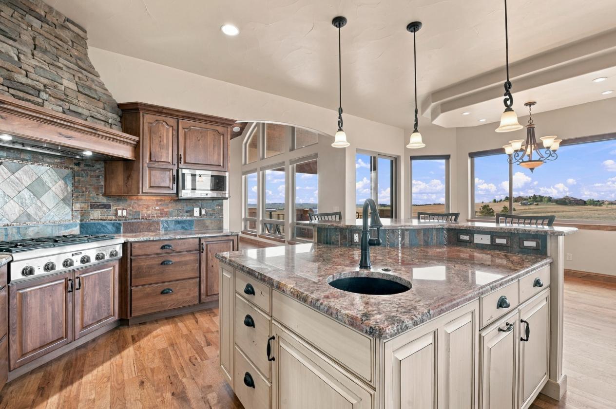 Gorgeous Mountain Contemporary Home on 35 Acres - photo 7