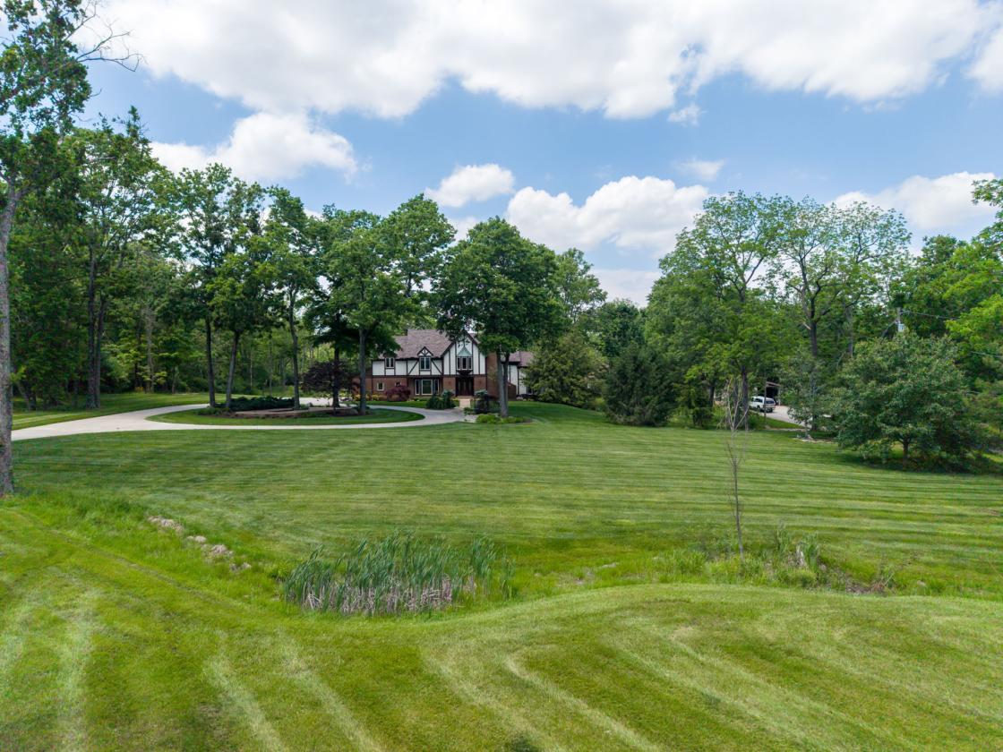Tudor Home with 2-Stall Barn in the Heart of Lebanon - photo 3