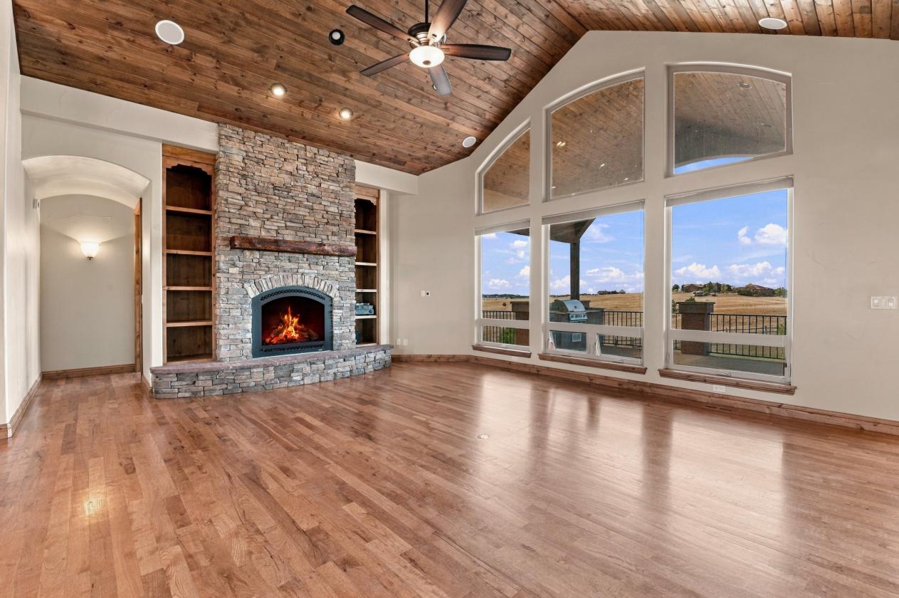 Gorgeous Mountain Contemporary Home on 35 Acres - photo 5