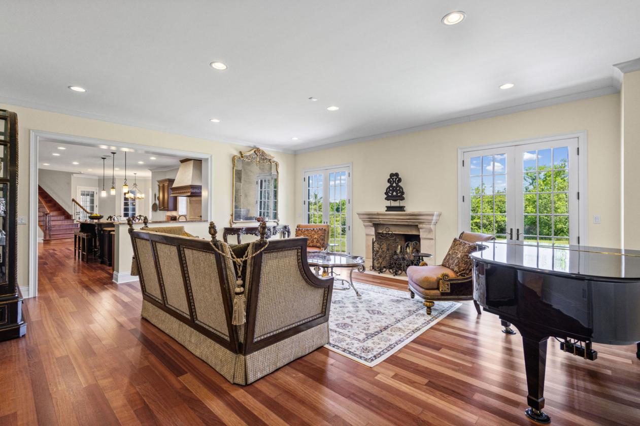 Luxury Estate with Equestrian Potential - photo 4