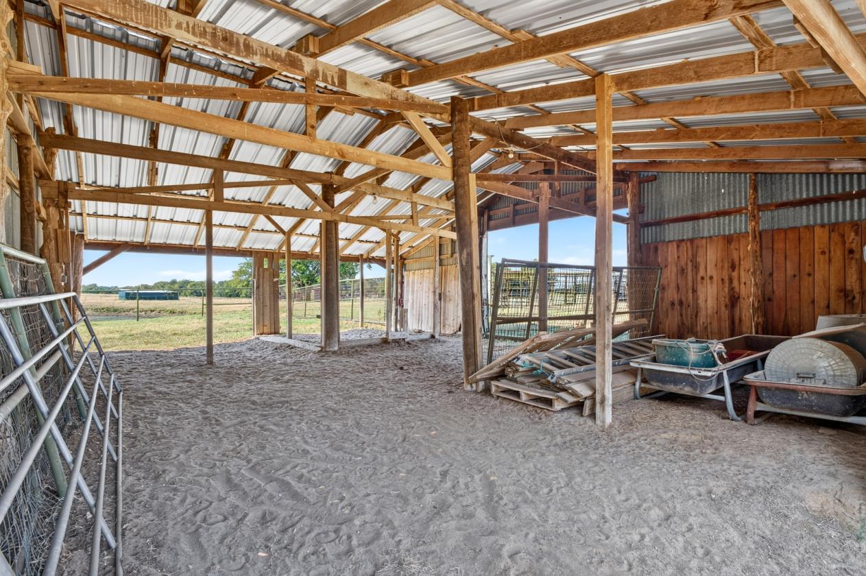 18 Acres, 3 Barns, Training Arena, 3 Residences - photo 11