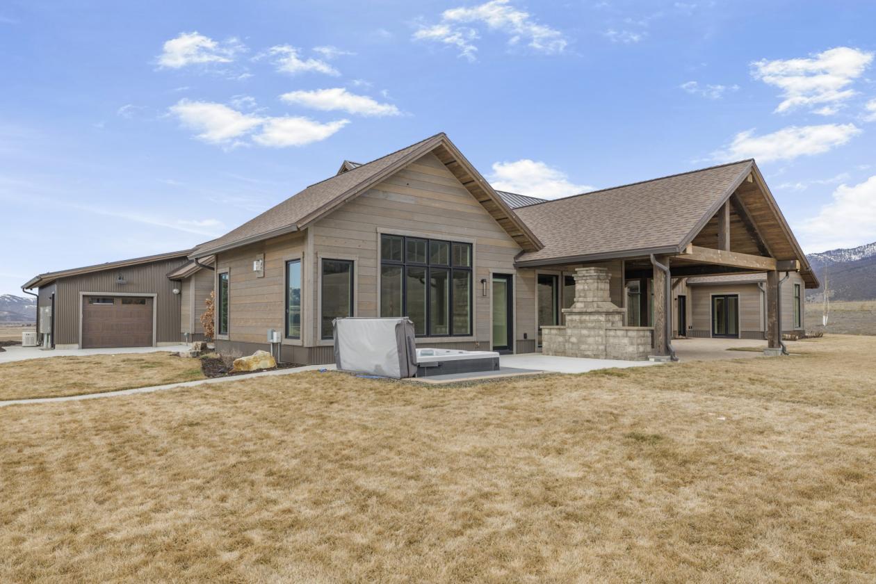 Newly built equestrian retreat with home & arena - photo 27
