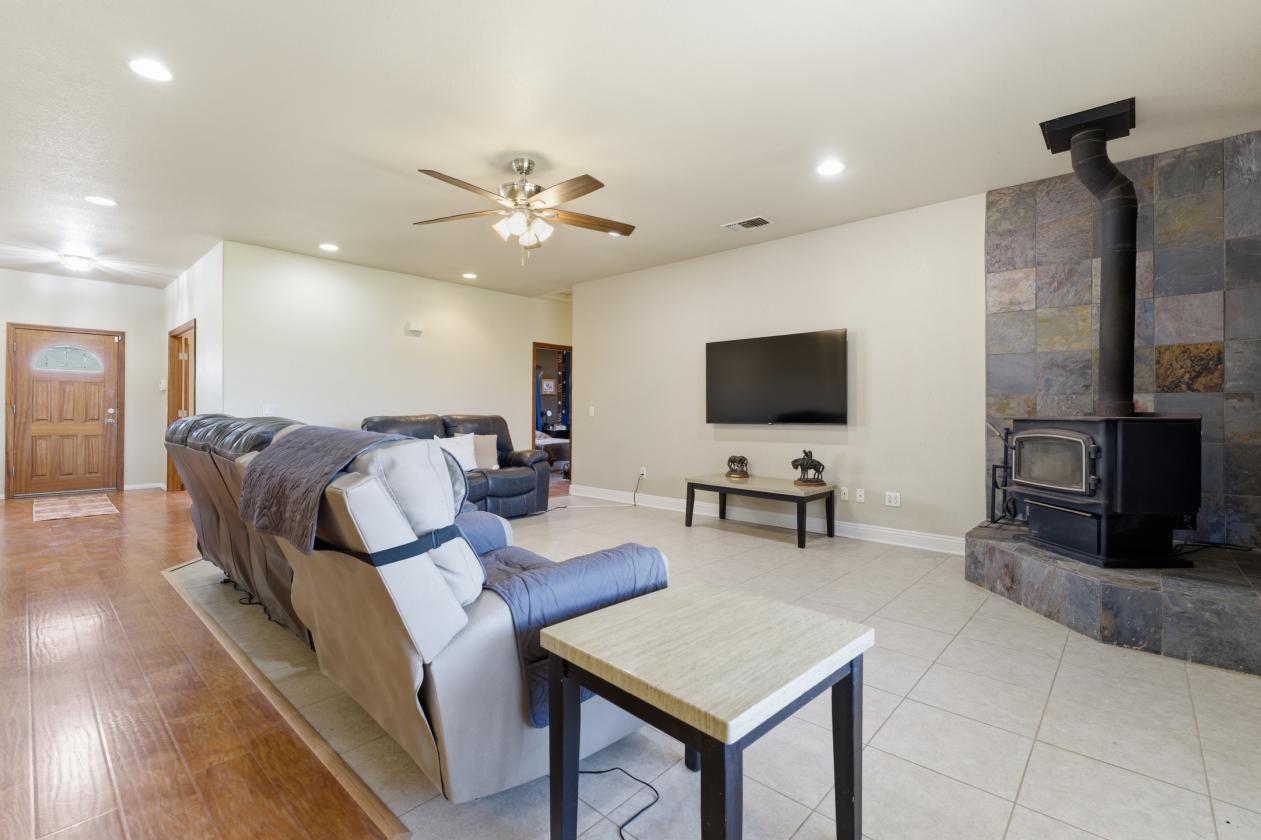 Turn key Ranch in west Lancaster - photo 5