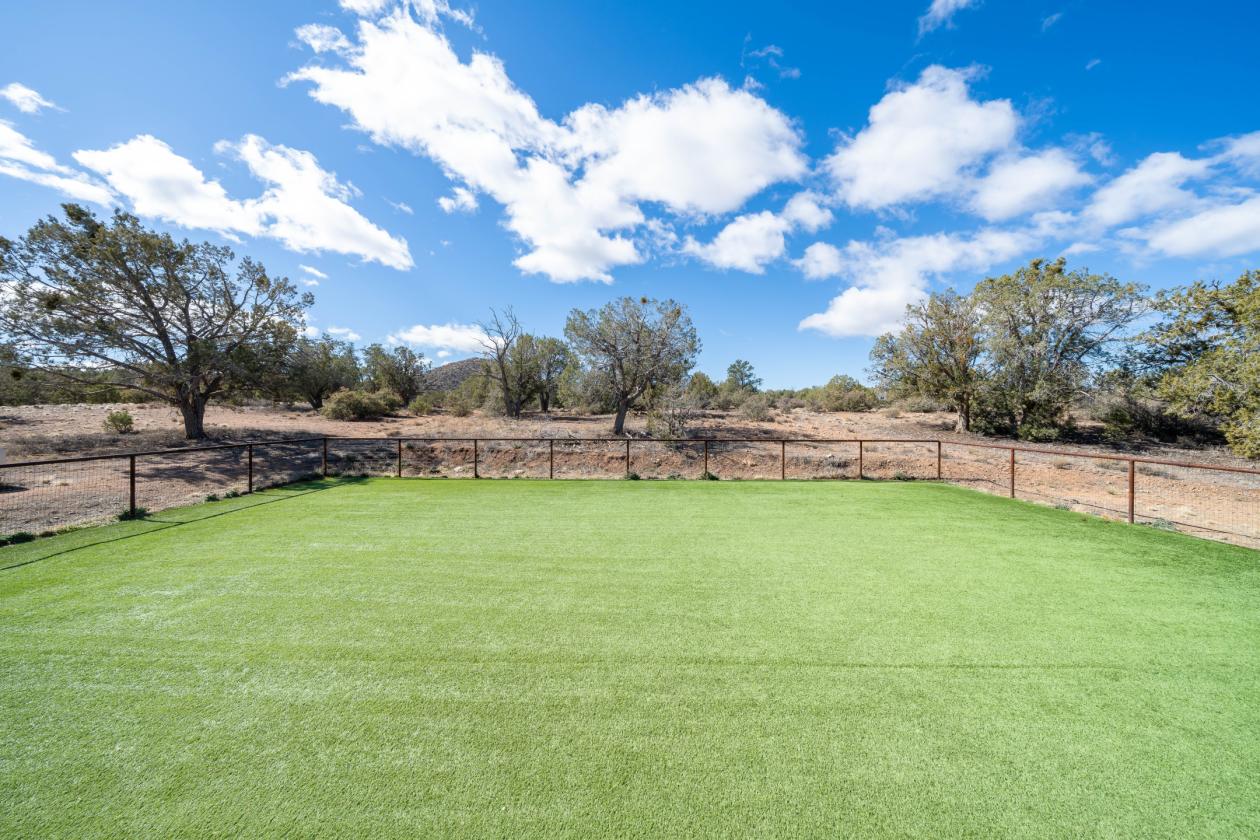 5 Acre Farmhouse in Beautiful Williamson Valley - photo 25