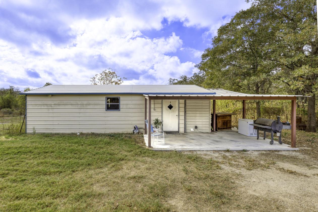 Beautiful home on 5 acres + Guest House - photo 20