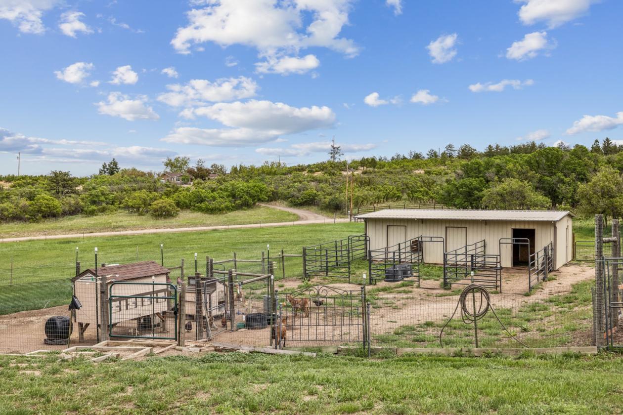 Country living at its finest - photo 24
