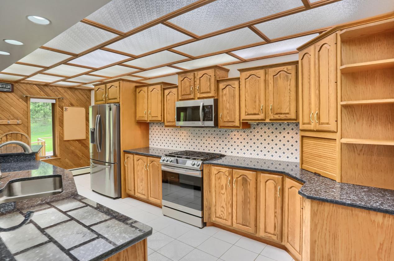Custom home with endless opportunities! - photo 9