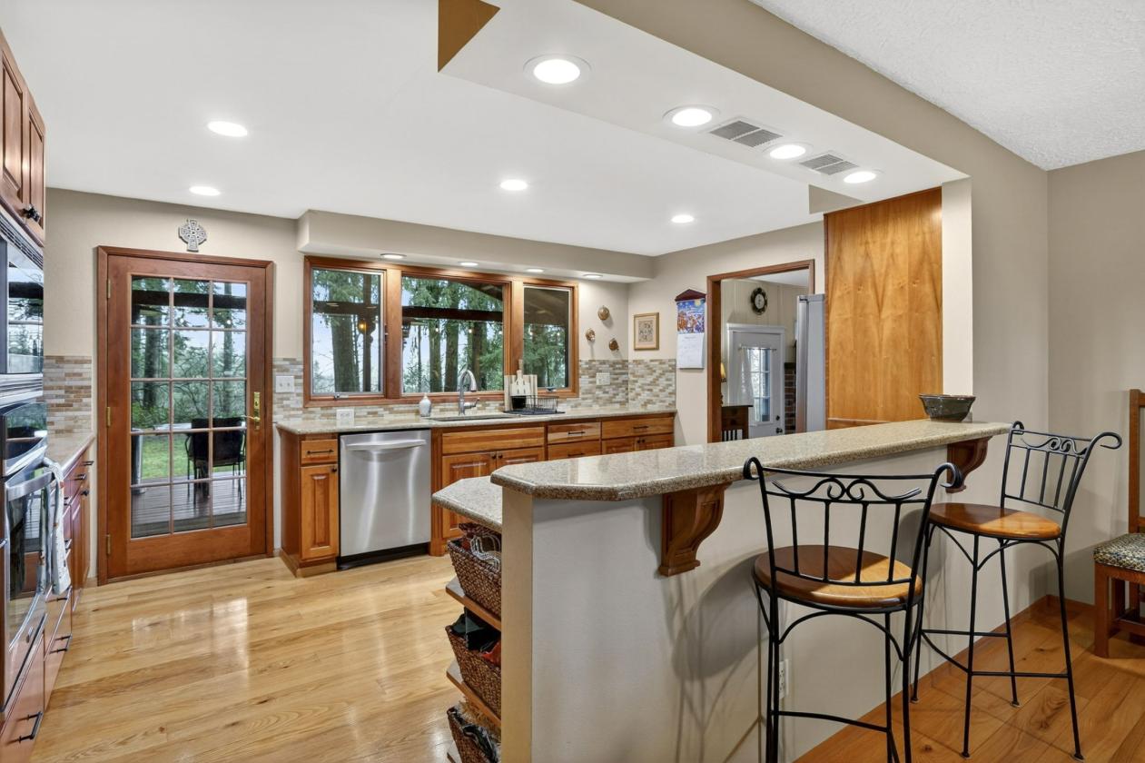 Huge Arena, Ample Pasture & Spacious Home - photo 15