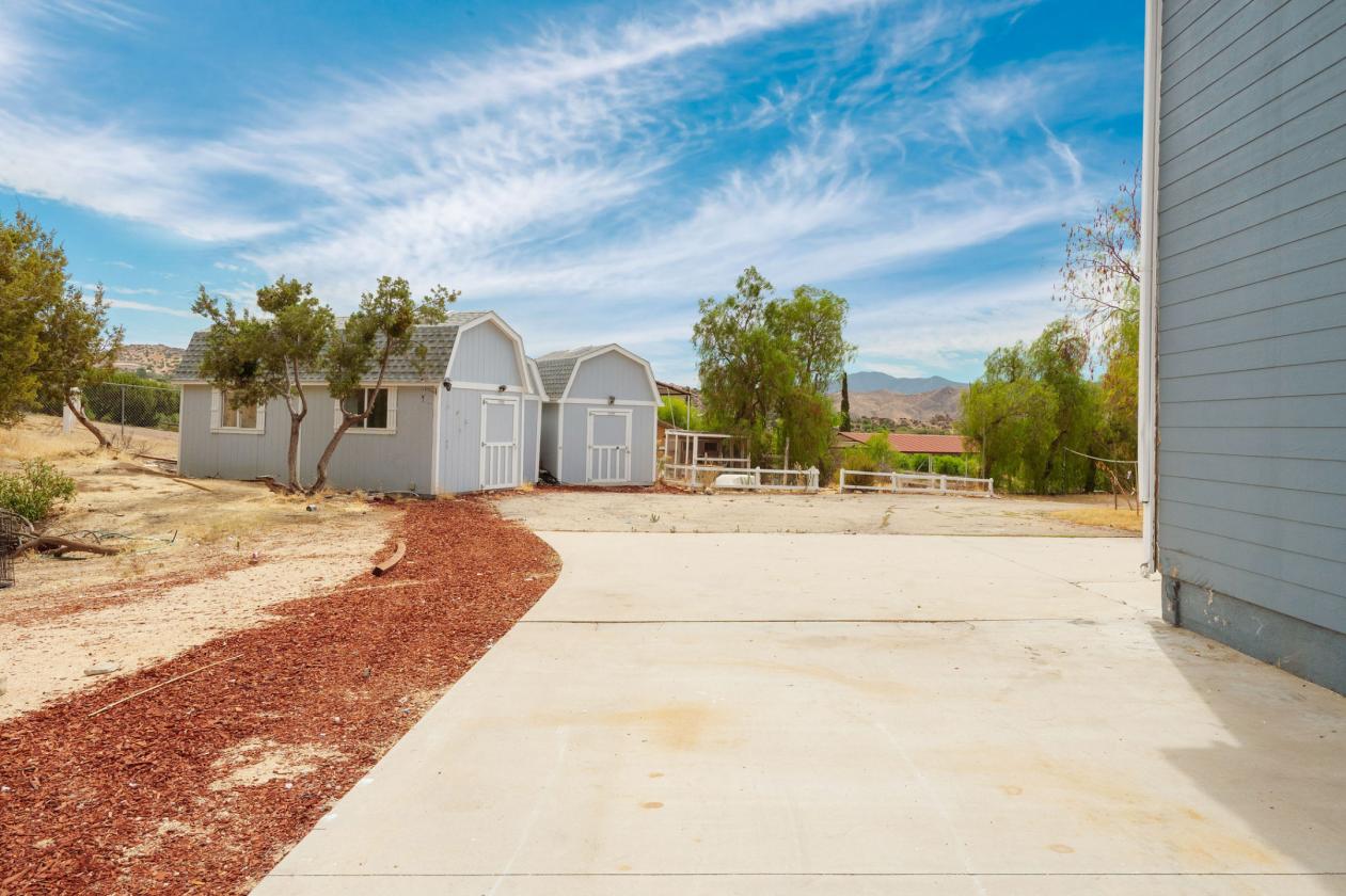 Expansive 5-Acre Estate - photo 26