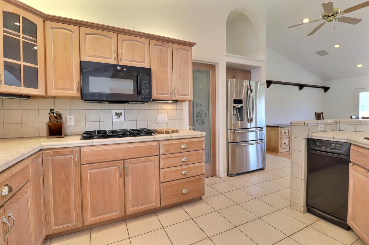 Beautiful Horse Property on 5.37 Acres - photo 13