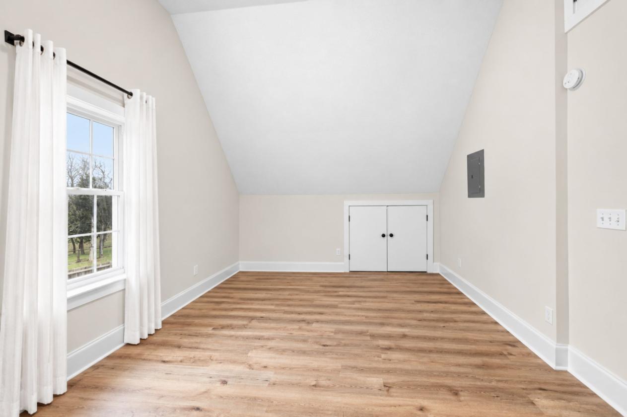 Peaceful 10 Acres/Renovated Home - photo 23
