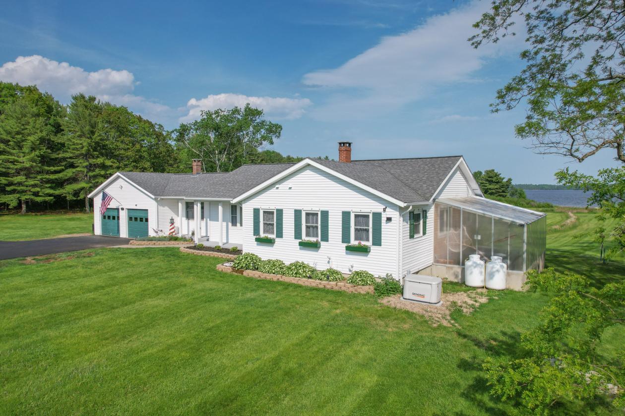 Lakefront Home with 2 stalls & a Tack Room - photo 3