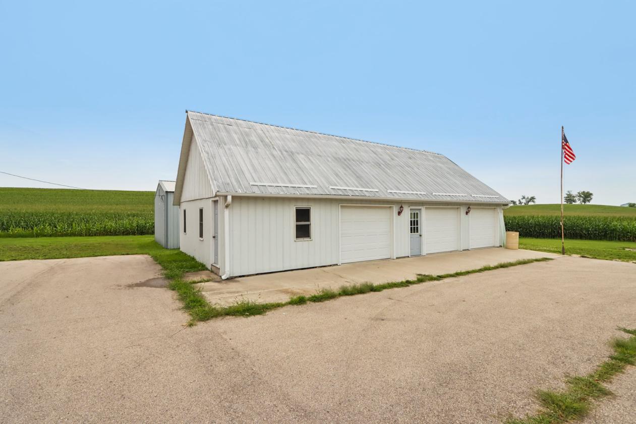 Farmette on 3+ Acres - photo 20