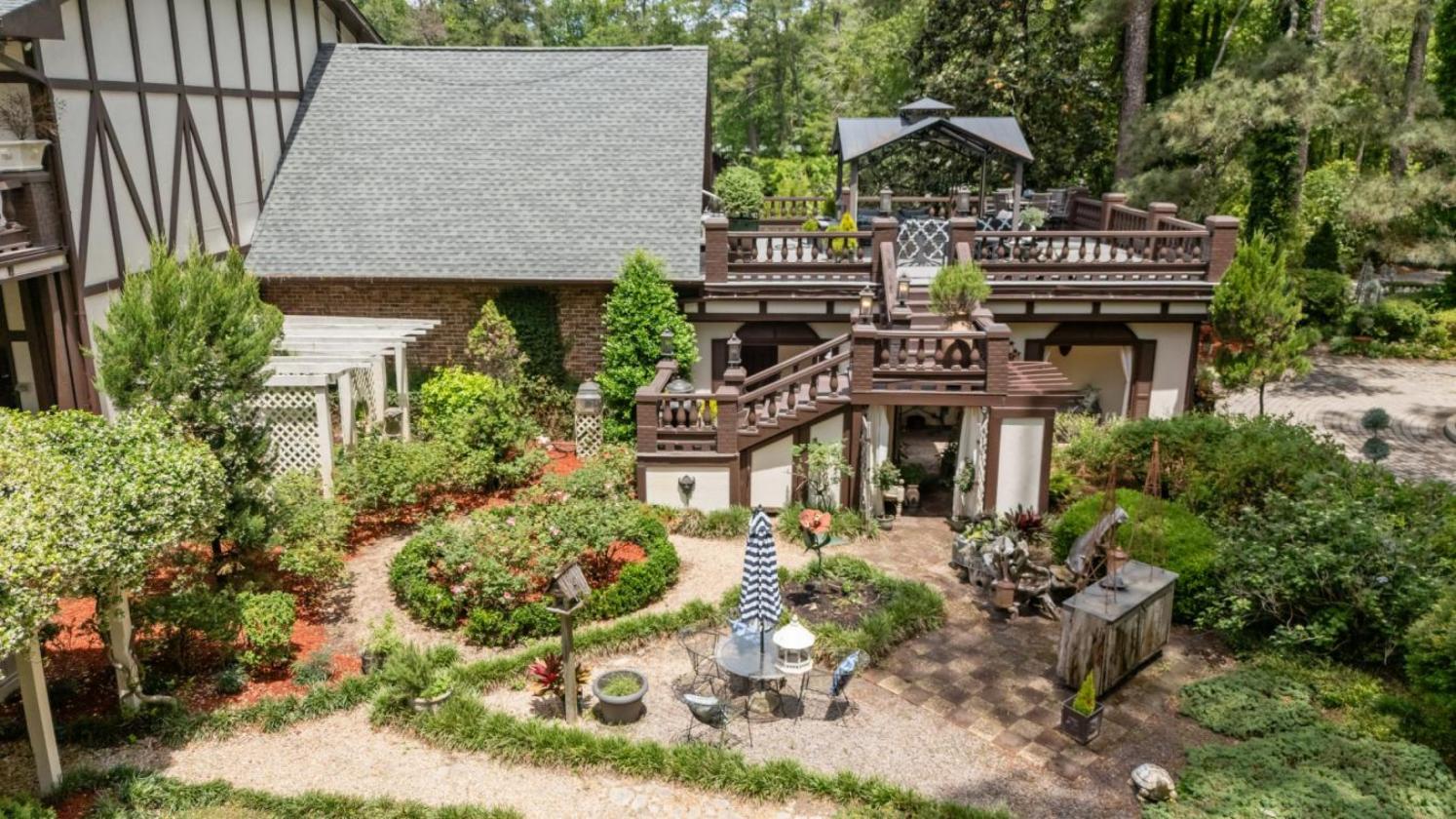 HOME, EVENT AND WEDDING VENUE AND HORSE FARM! - photo 12