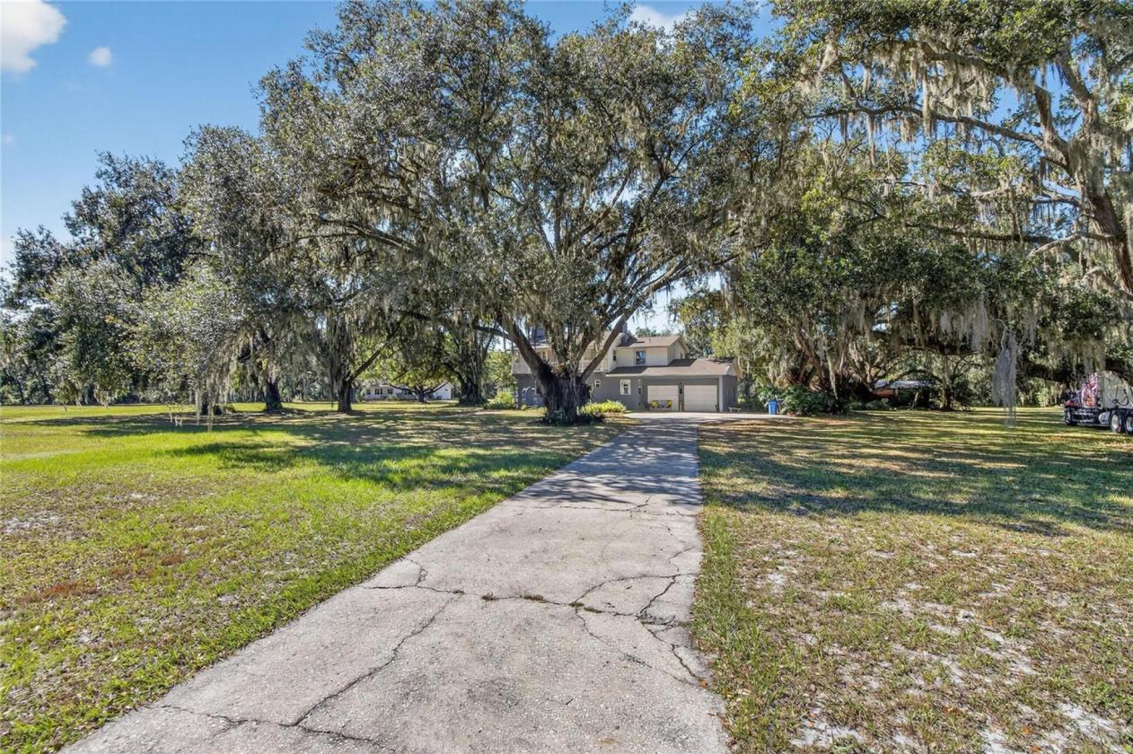 Beautiful Country Home on 5 Acres - photo 3