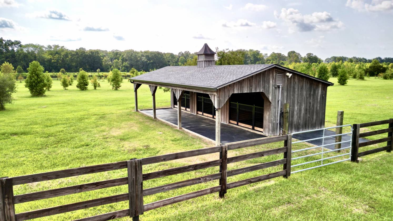 Lovely, turn key equestrian property with 2 arenas - photo 27