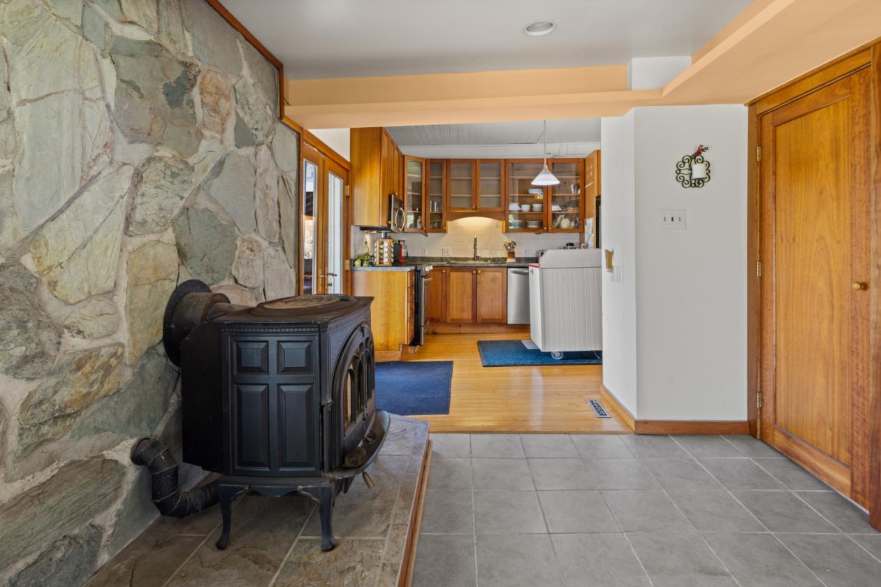 Charming 1914 farmhouse on a private horse farm - photo 12