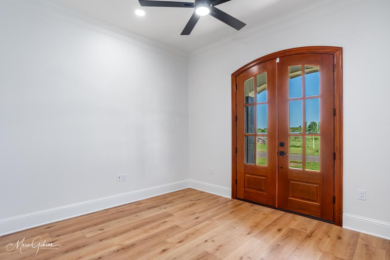 Fully Renovated Luxury Equestrian Estate - photo 10