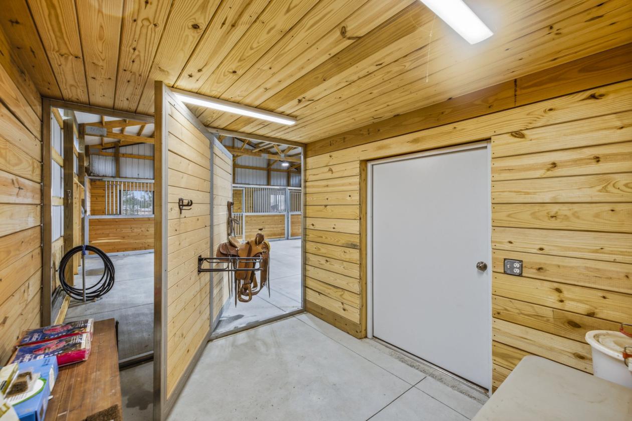 EQUESTRIAN ESTATE + LUXURY HOME + RIDE-OUT ACCESS! - photo 28