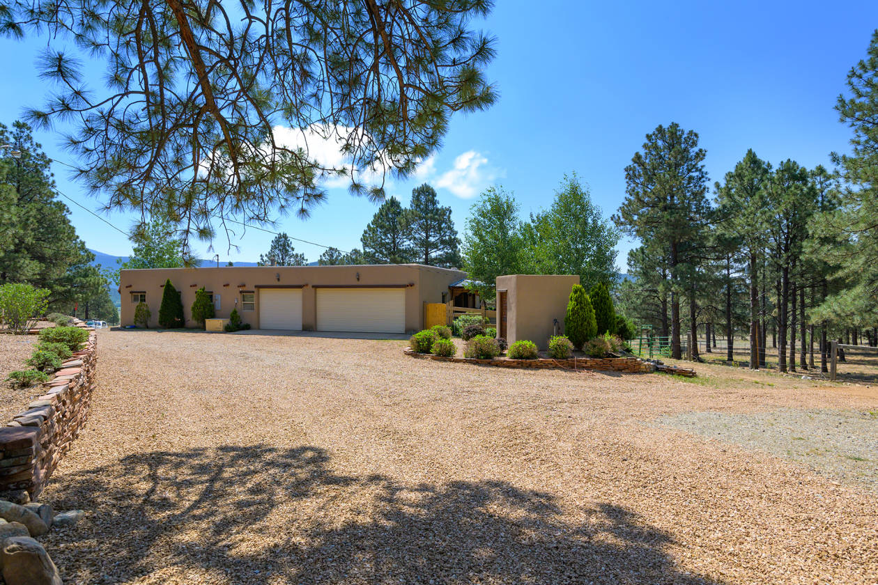 Luxury equestrian estate, remodeled home! Guadalupita, Mora County