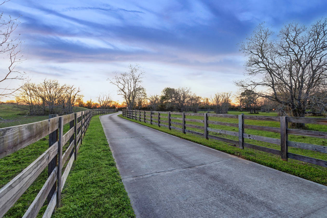 Hockley's Best Kept Secret! Equestrian Estate on 10 Acres in