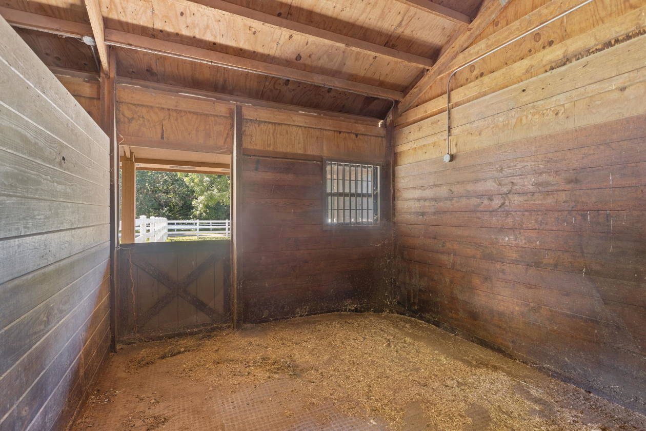 NEW PRICE! 38 ACRE HORSE FARM! - photo 22