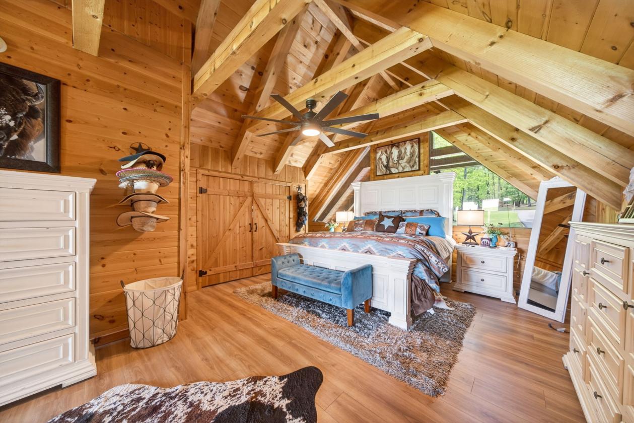Log cabin home near Big South Fork - photo 19