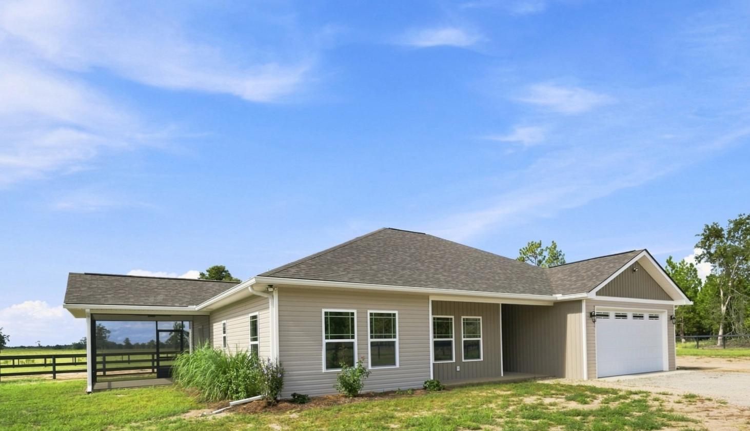 New Move-In Ready Equestrian Home on 8.72 Acres - photo 6
