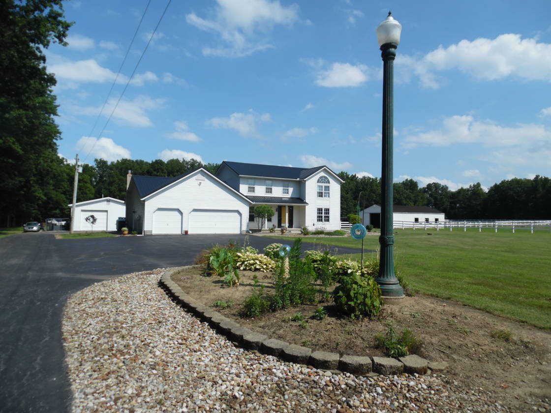 Beautiful home on 11.92 acres with barn and 3 separate... Willard