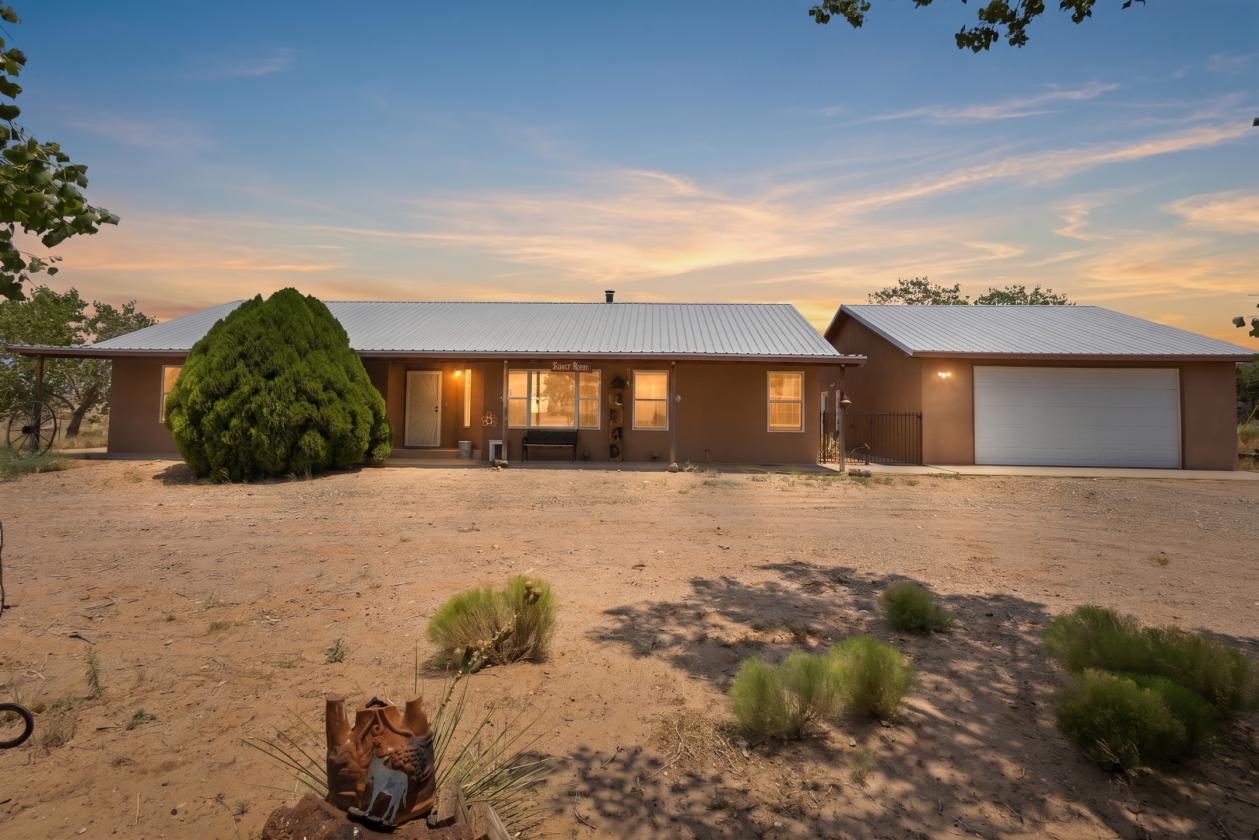 Well maintained horse property - photo 2