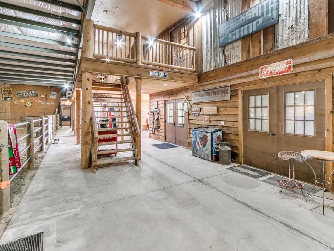 -Indoor Arena and More in Piedmont, OK - photo 17