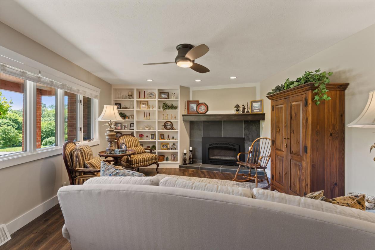 Luxury equestrian living on over 51 acres - photo 4