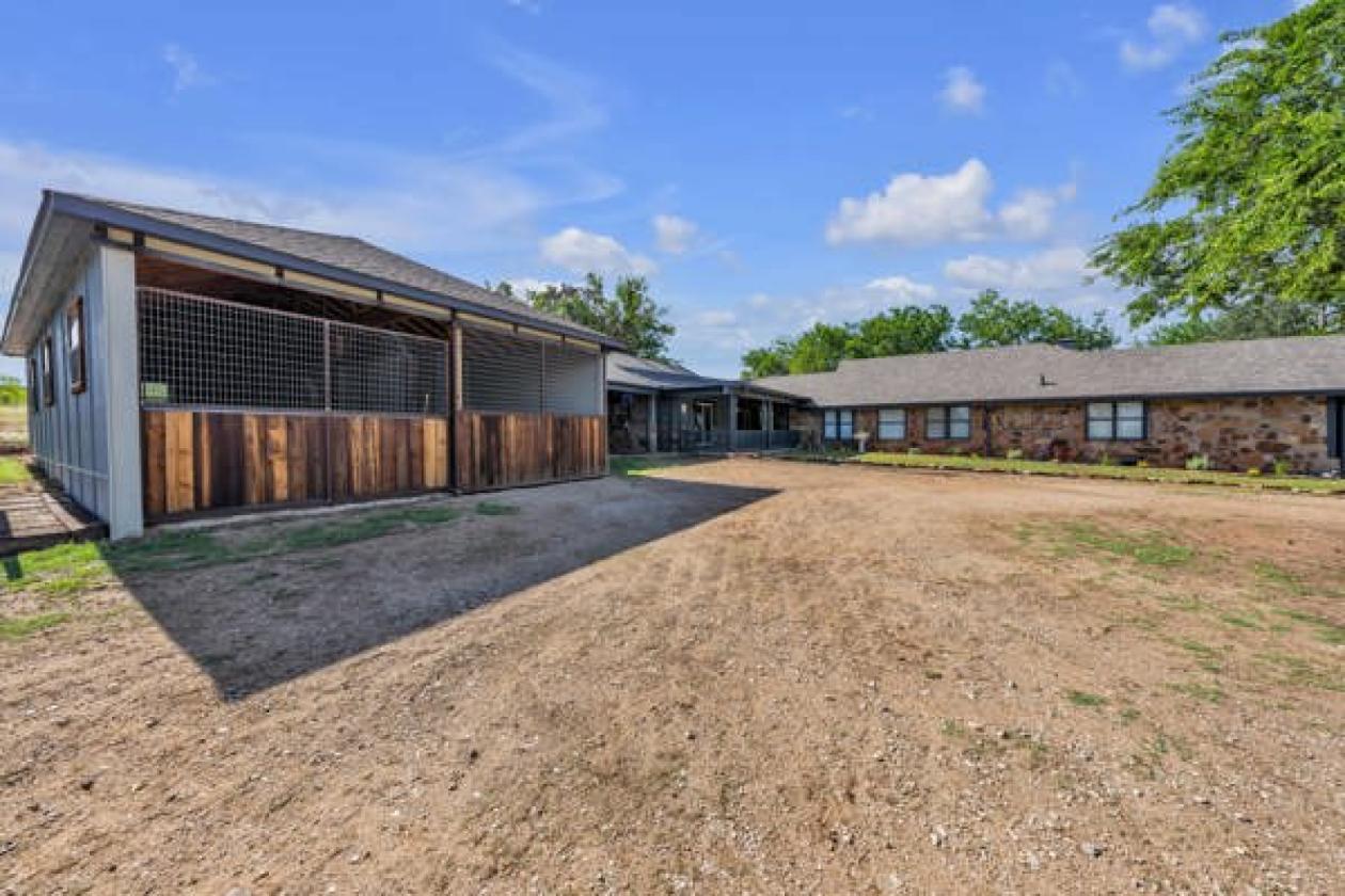 Bring Your Horses! 2026 home updates & guest house - photo 6