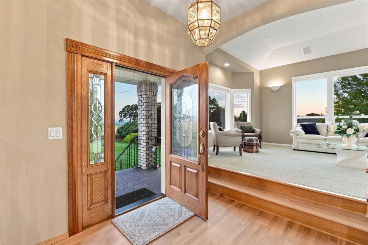 Custom Home on 7+ Acres in West Ridgefield - photo 5