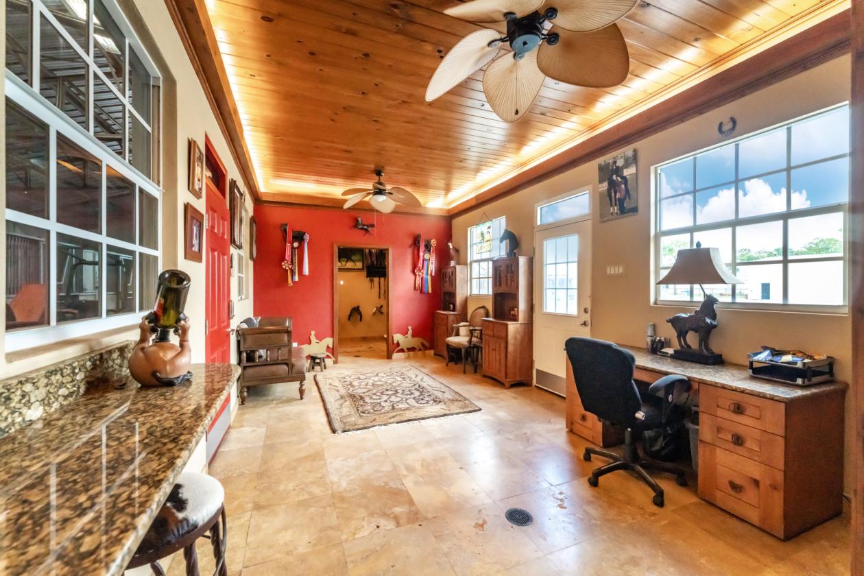 Premier 5 Acre Equestrian Estate - photo 30