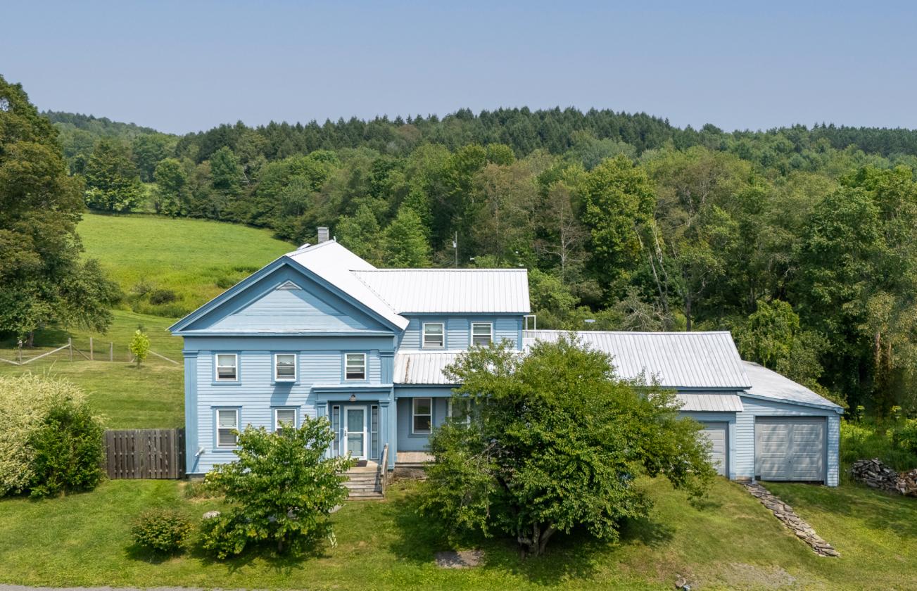 200-Acre Estate with Two Homes, Barn, and Ponds - photo 9