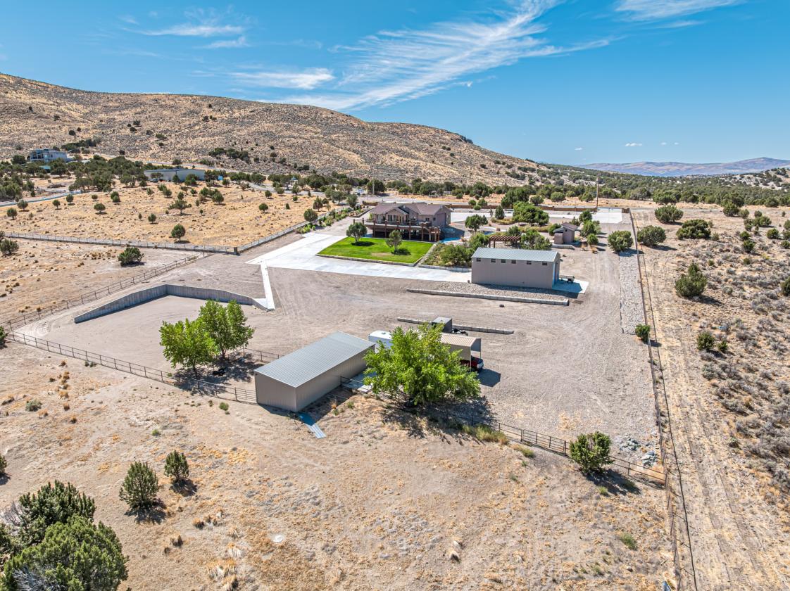 Masterfully crafted equestrian estate for sale. - photo 30