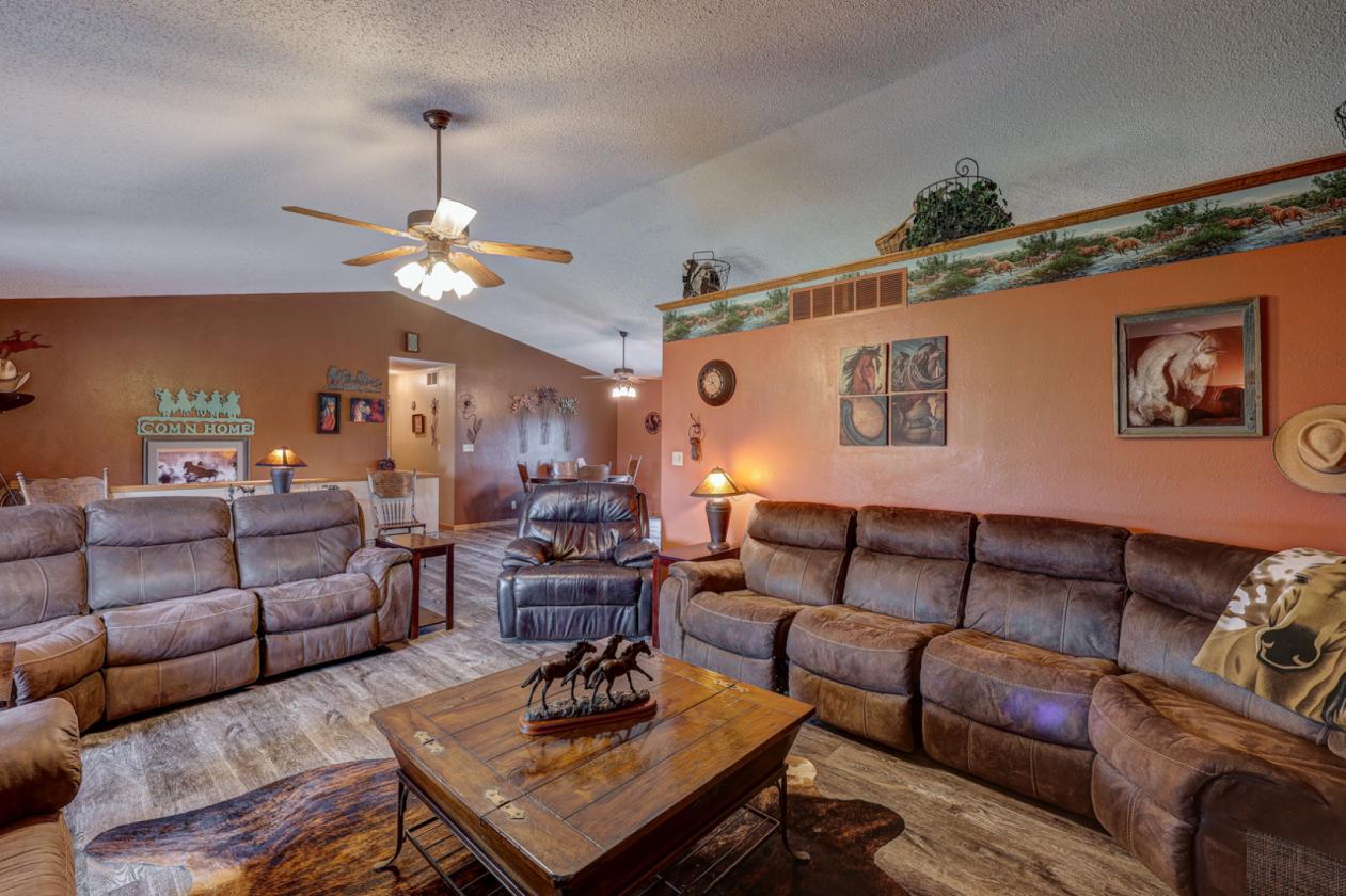 Winfield Kansas, Turn-Key Hobby Farm - photo 9