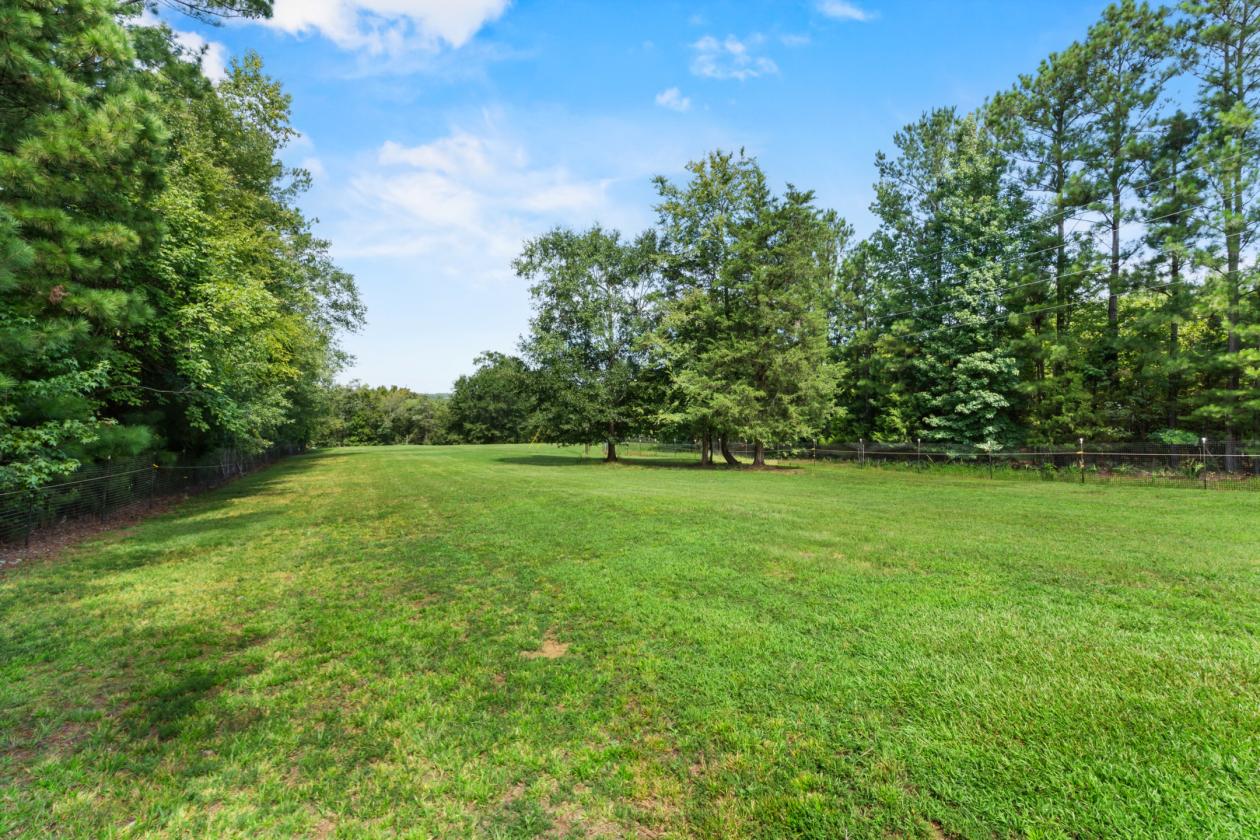 Lakefront Equestrian Estate on 8 Acres - photo 29