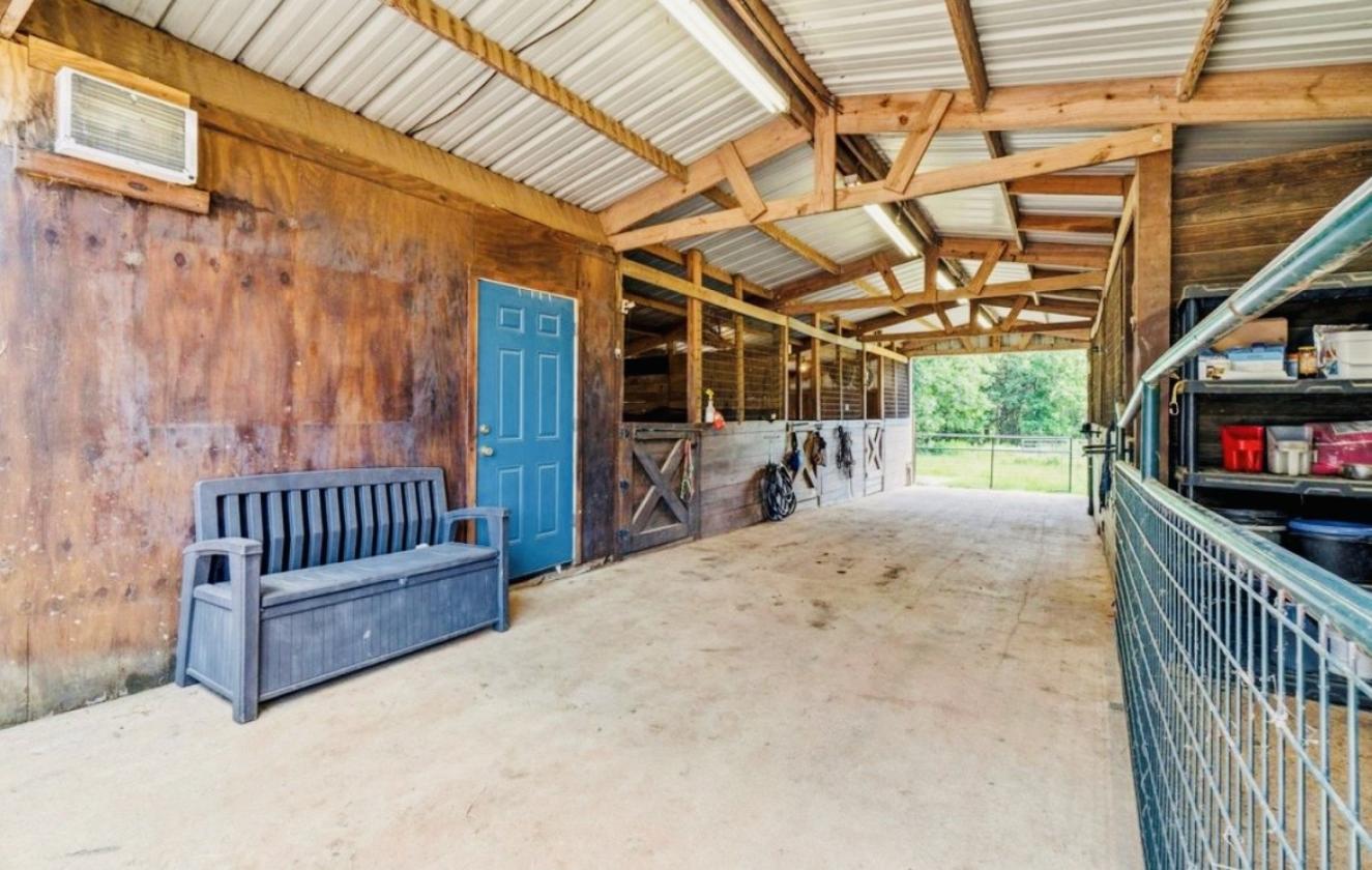 Beautiful East Texas horse property - photo 27