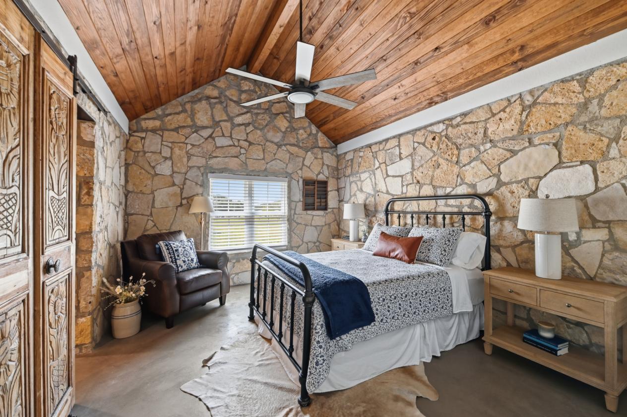 Home-Business! Hill Country Horse Home 5.79 Acres - photo 16
