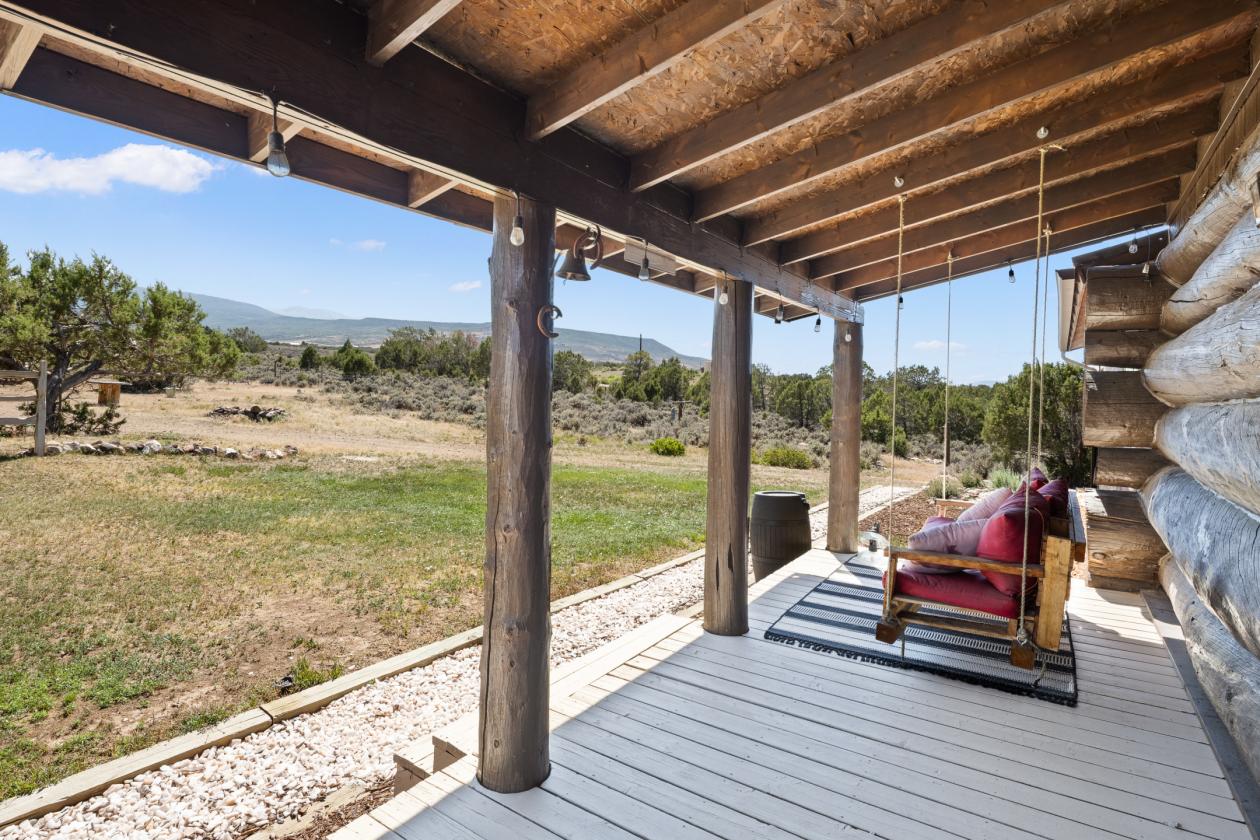 Horse Property with stunning views - photo 4