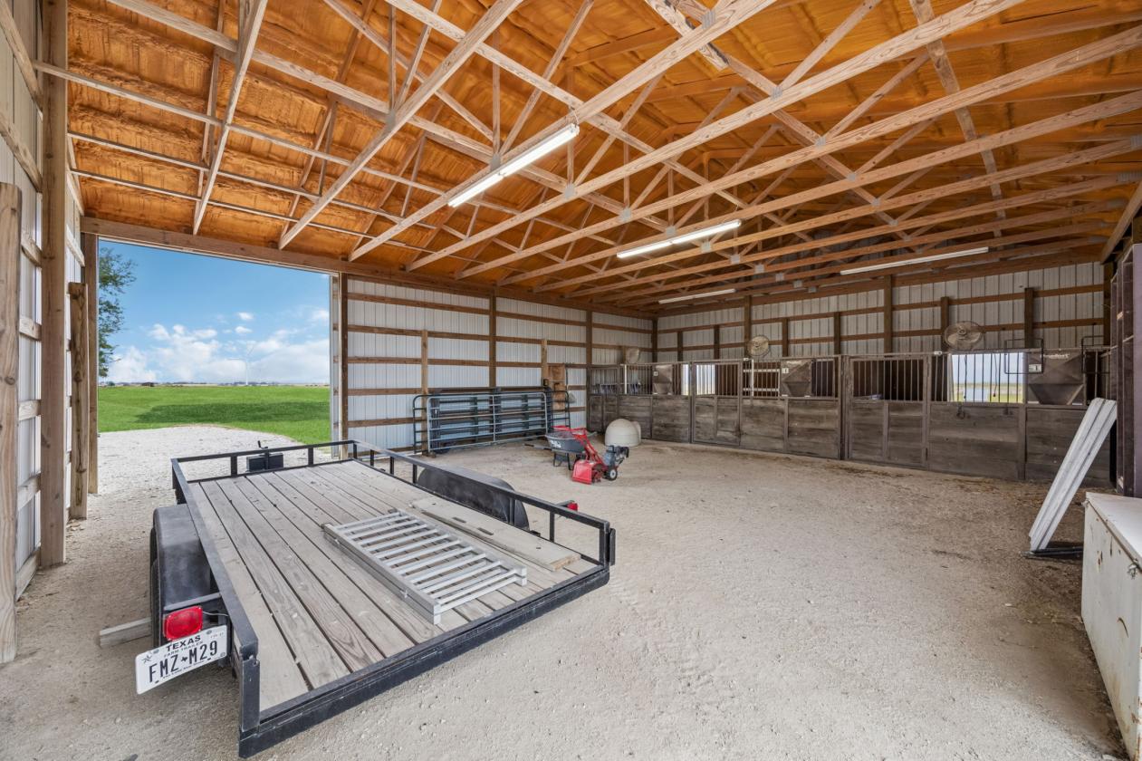 CUSTOM COUNTRY RETREAT ON 25 ACRES - photo 25