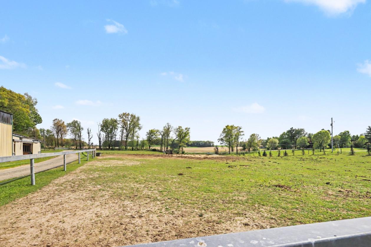 10 acre turn-key horse farm - photo 7