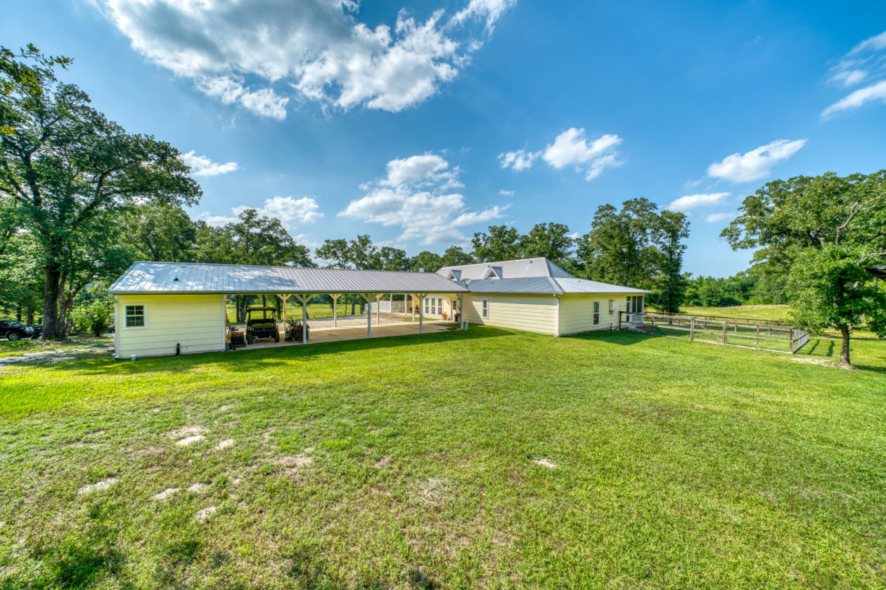 STUNNING Hilltop Home Huntsville, Walker County, Texas