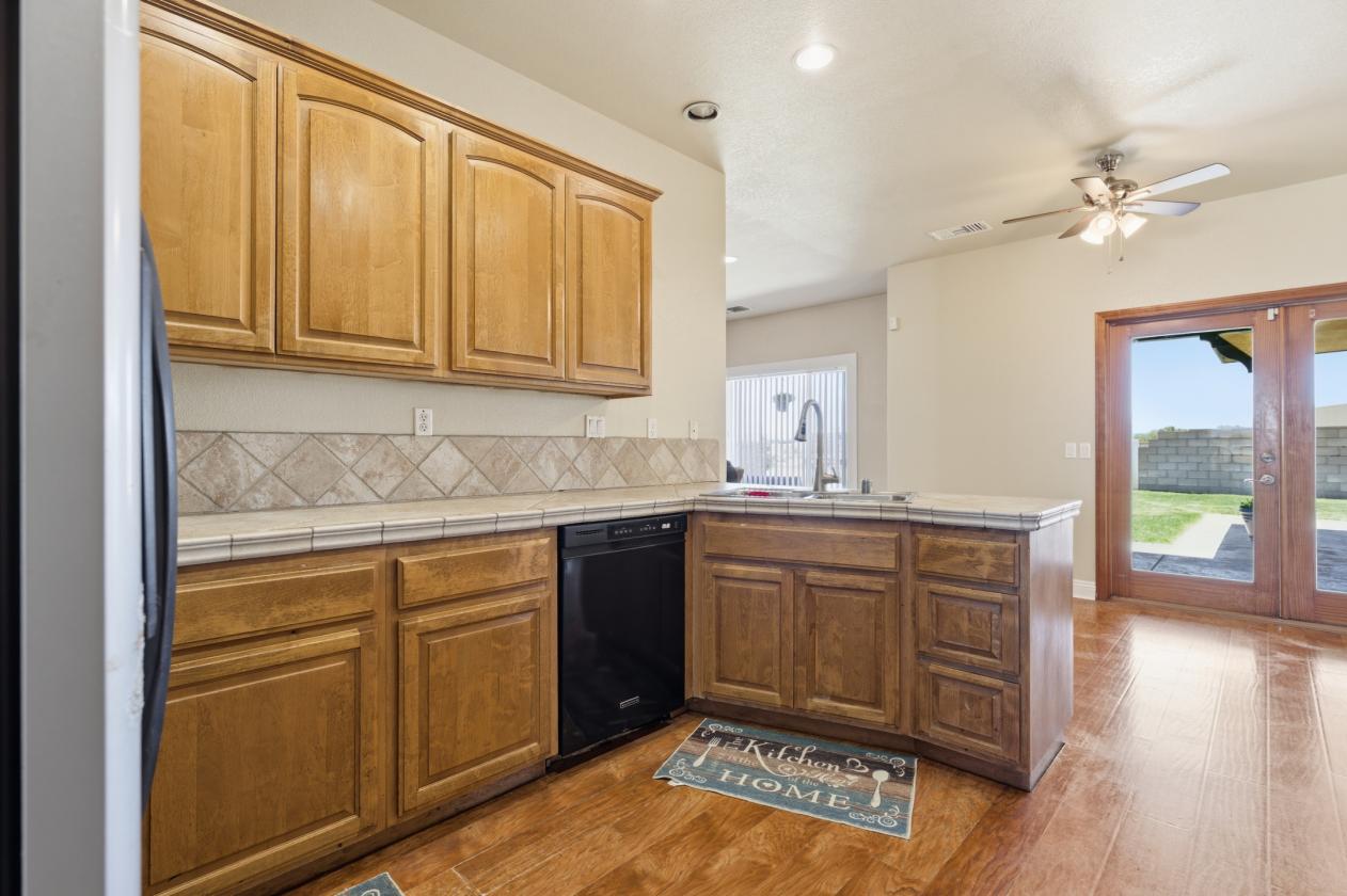 Turn key Ranch in west Lancaster - photo 6