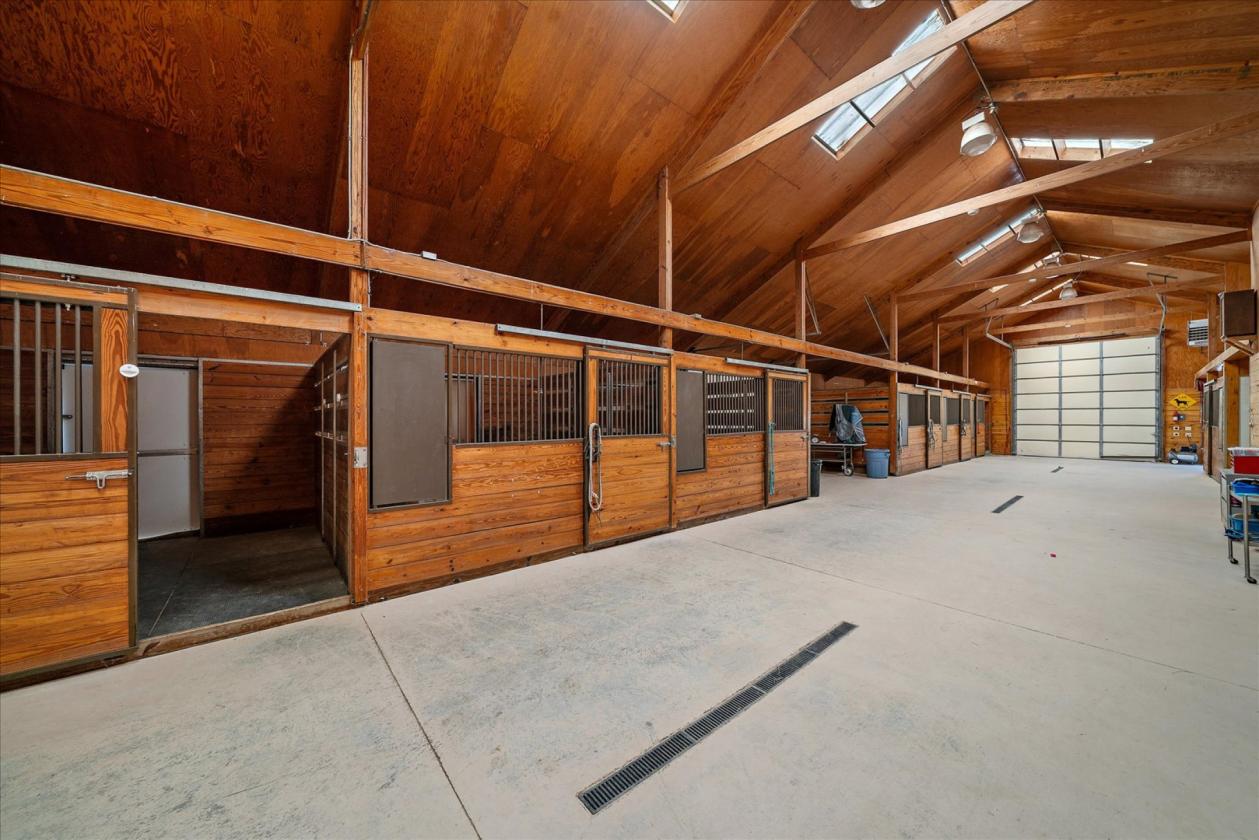 Exquisite 18 Acre Equestrian Estate - photo 23