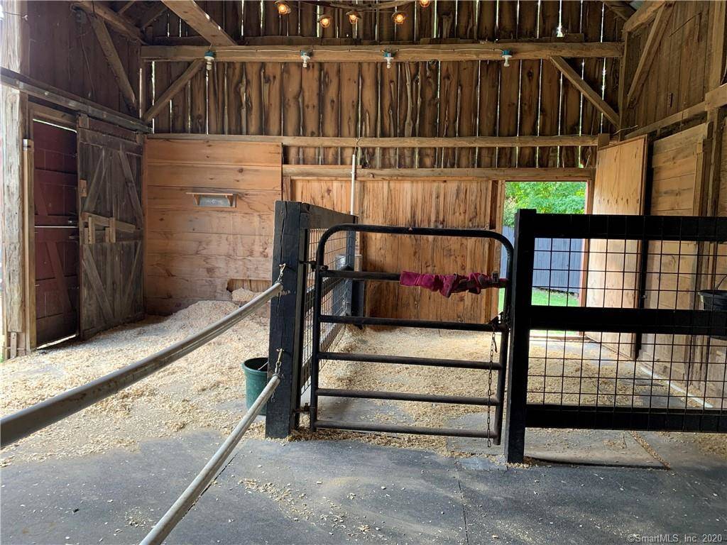 Beautiful 17 ACRE HORSE PROPERTY w/ 100' x 200 riding... East Hampton