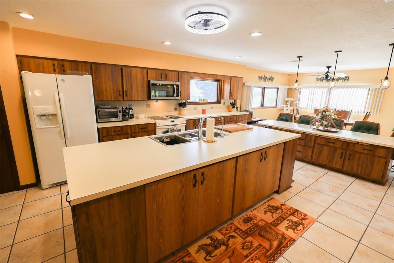 A BEAUTIFULLY SECLUDED 30 ACRE EQUESTRIAN ESTATE - photo 6
