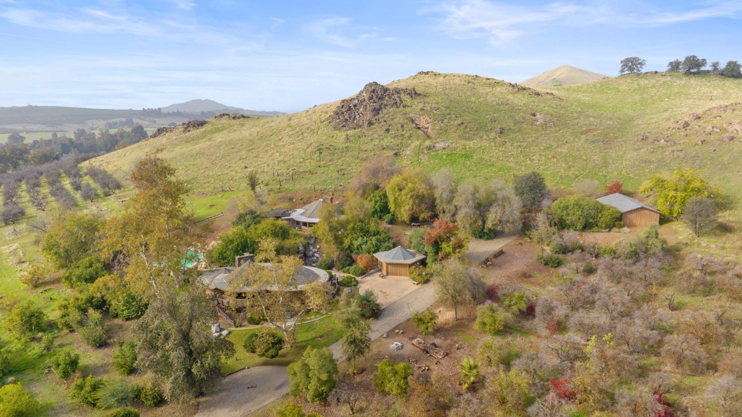 200 acres, two Harry Gesner homes, foothills - photo 1
